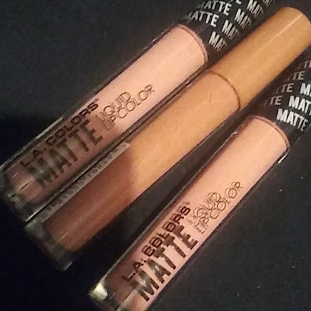 Matte lip color
